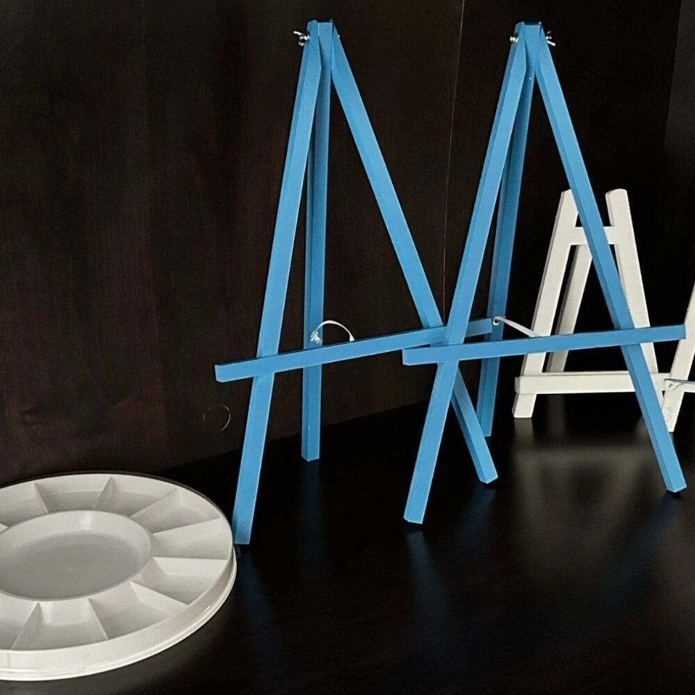 LOT of 4 Desktop Display Easels and Large Well Flower